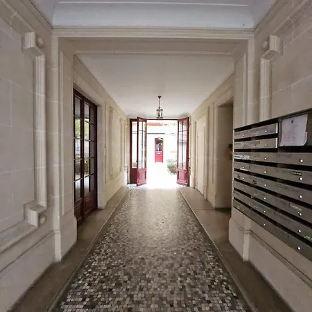 Tour Eiffel Jardin Privatif *